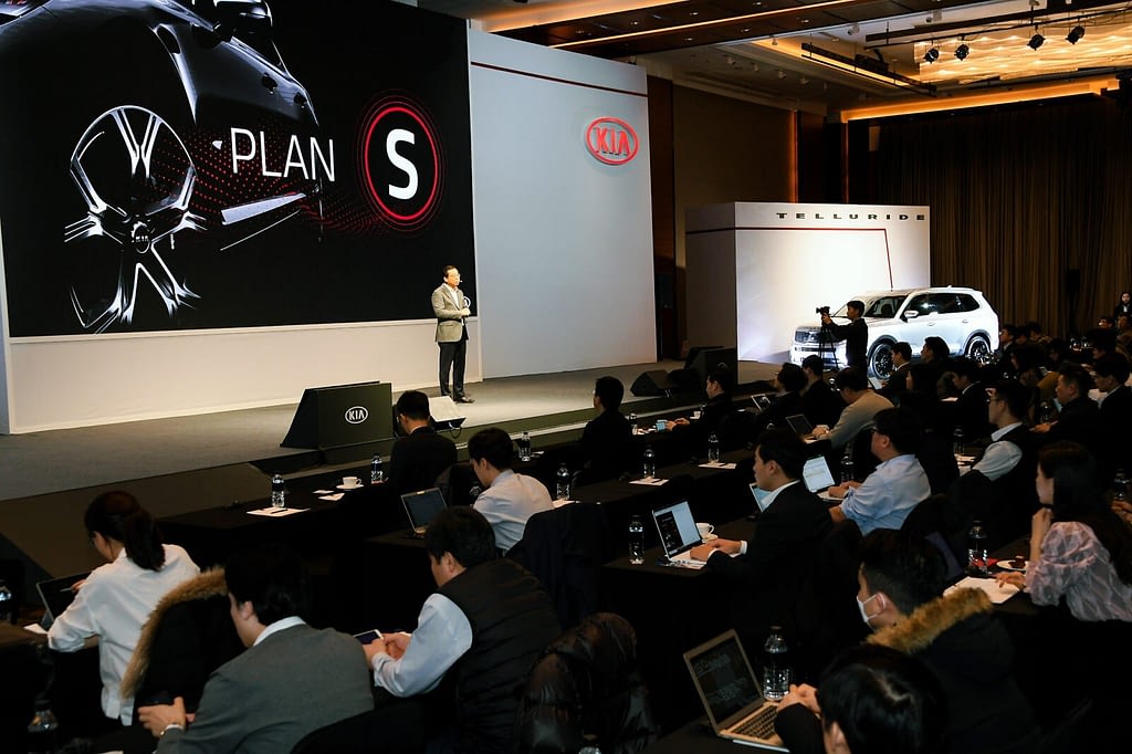 Kia представляет ‘Plan S’ – стратегию развития и перехода к производству электромобилей и систем мобильности Kia представляет ‘Plan S’ – стратегию развития и перехода к производству электромобилей и систем мобильности