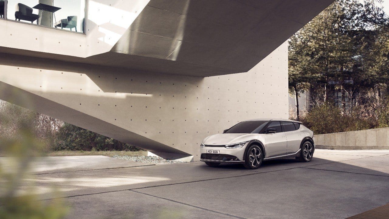 Read more about the article Kia раскрывает изображения электромобиля EV6 и новую философию дизайна бренда